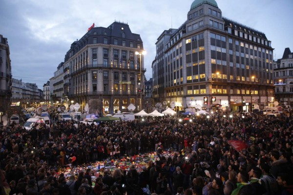 Bélgica rinde homenaje a víctimas de atentados