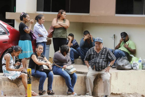 Acribillan a dos hermanos mientras platicaban en una pulpería