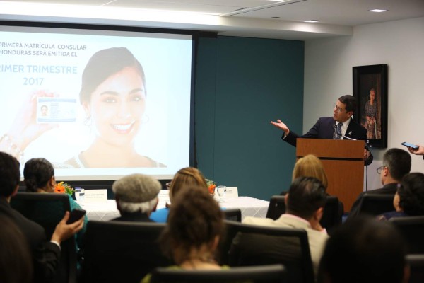 Gobierno lanza programa de identificación para hondureños en EUA