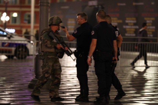 Desmienten toma de rehenes en hotel de Niza