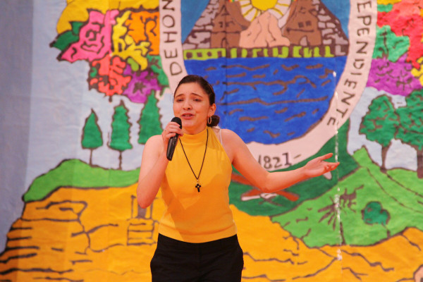 Escuela Internacional Sampedrana se luce con festival cultural