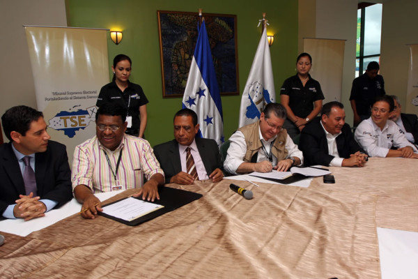 Medios se comprometen a no adelantar resultados electorales en Honduras