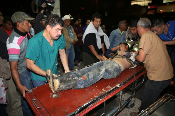 20 personas heridas al accidentarse camión