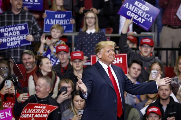 Trump pasará el día en la Casa Blanca reunido con su equipo y familiares