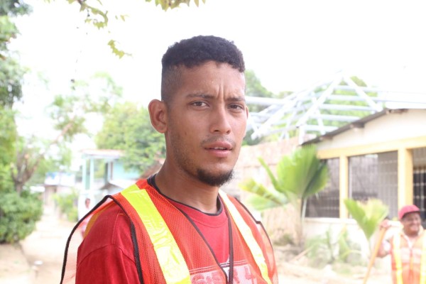 Pavimentan vía en Rivera Hernández