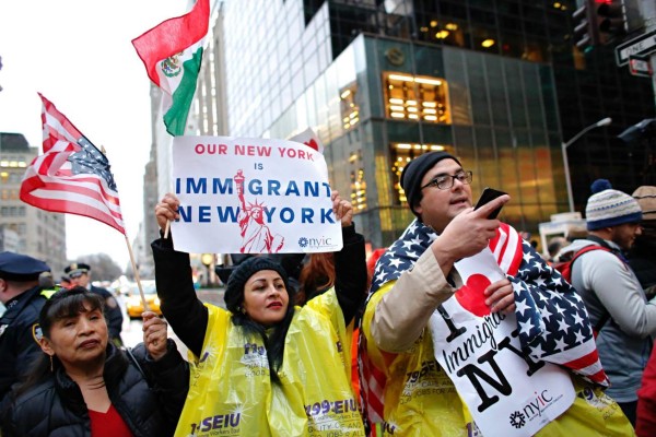 Miles piden al colegio electoral ‘salvar’ a EUA de Donald Trump