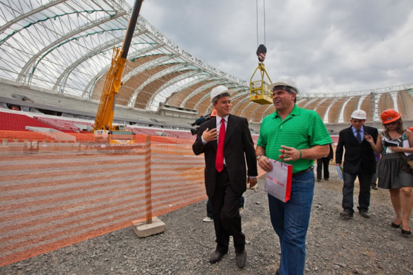 Luis Suárez visitó estadio que será el búnker de Honduras en Brasil