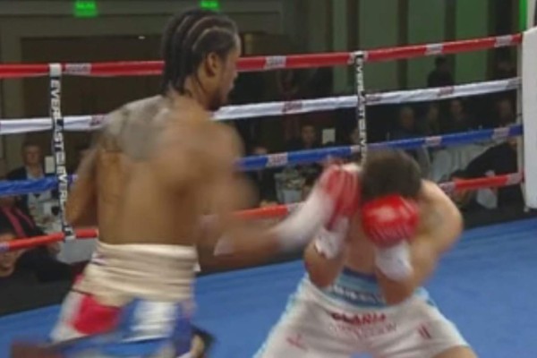 ¡Insólito! Boxeador queda noqueado sin ser tocado por rival