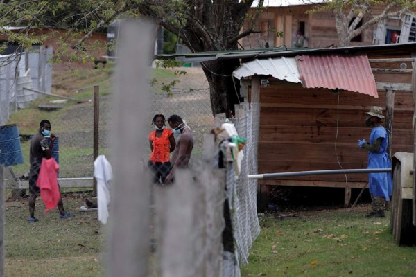 Migrantes que iban a EEUU varados en selva panameña por coronavirus, algunos ya contagiados