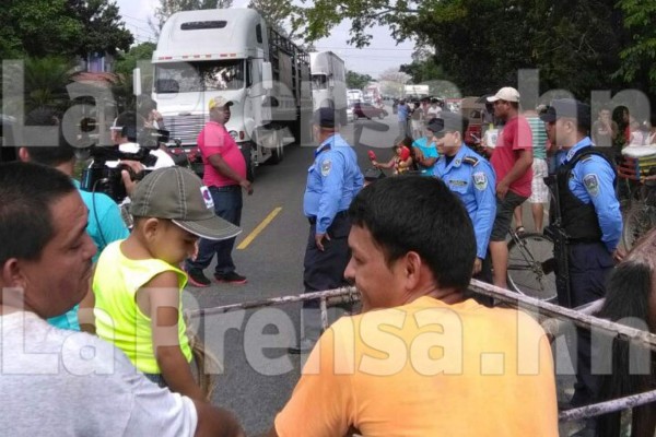 Se toman carretera en La Ceiba por muerte de embarazada desmembrada
