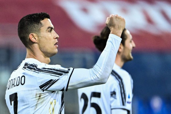 Video: Cristiano Ronaldo anota hat-trick perfecto en 32 minutos en el Cagliari - Juventus