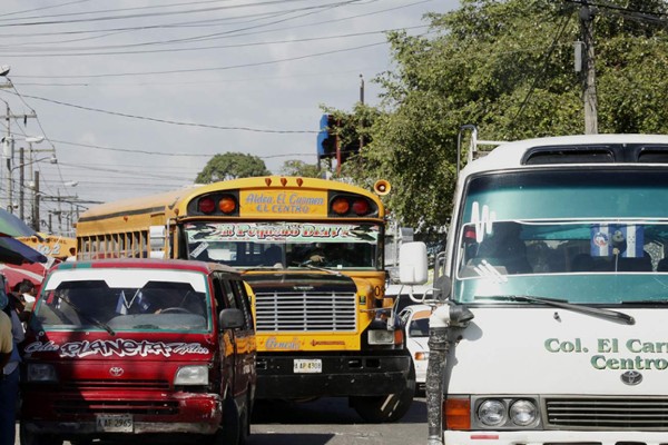 Tránsito y Transporte prometen poner en orden a motoristas