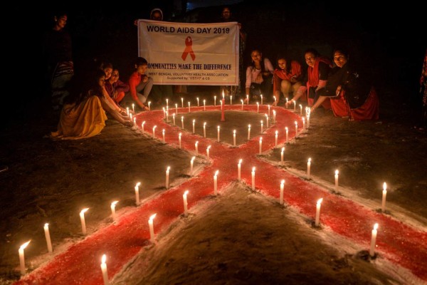 Donald Trump promete erradicar el sida en la próxima década