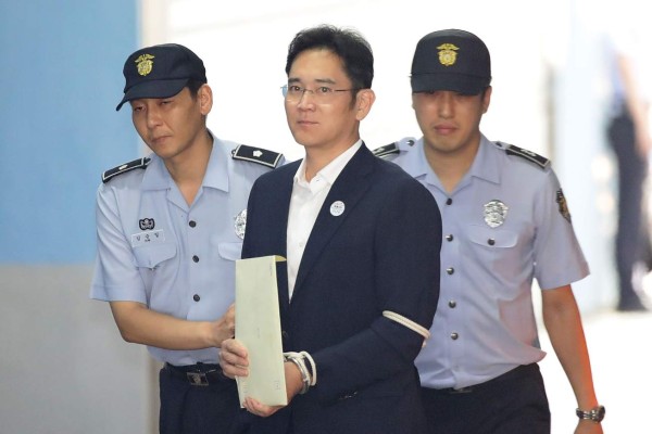 Heredero de Samsung recibe 5 años de cárcel