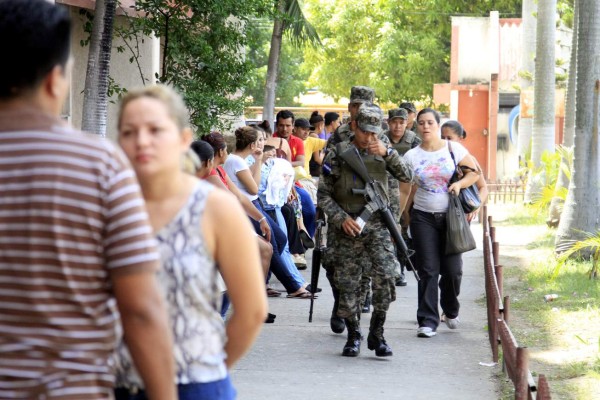 Militares vigilan el hospital Mario Rivas de San Pedro Sula