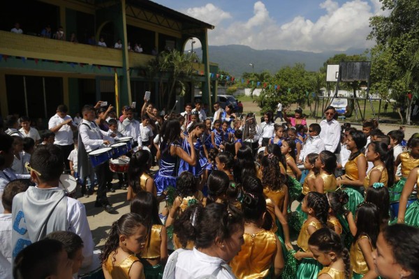 En manos de escolares colección educativa de Cargill y LA PRENSA