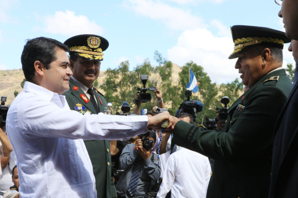 Presidente Hernández dice que estará al frente de los operativos militares