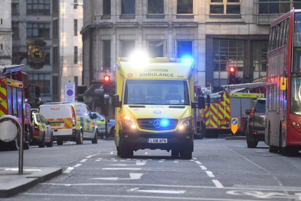 Varios heridos y un detenido tras un incidente con un cuchillo en Londres