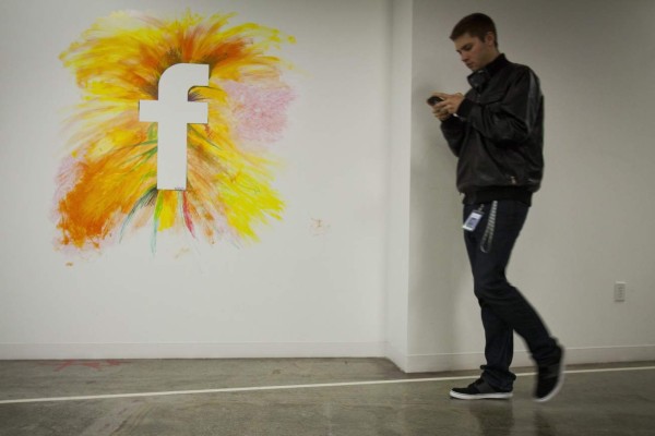 Facebook lanza Watch para competir con YouTube