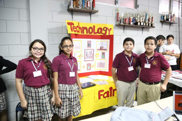Feria de tecnología en la New Horizon School
