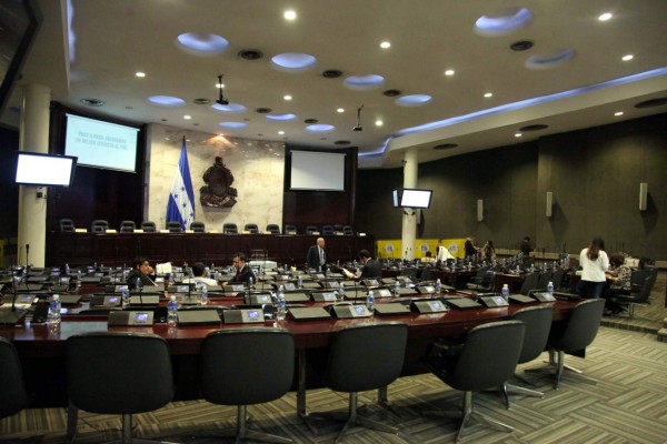 Elección de los siete se prolonga para el lunes