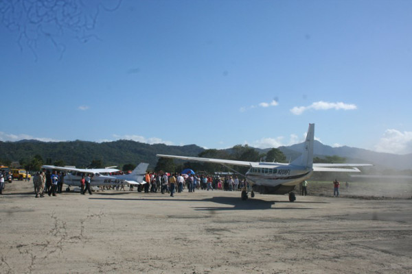 Tela vuelve a tener pista de aterrizaje