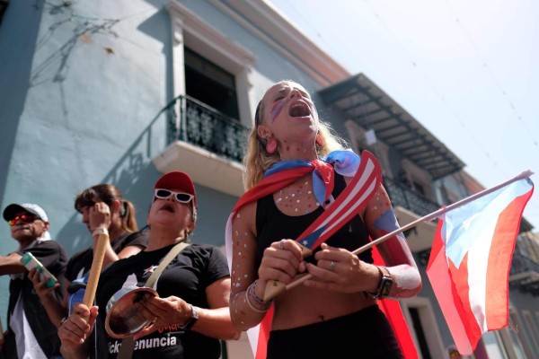 Puerto Rico espera en vilo noticias de su asediado gobernador