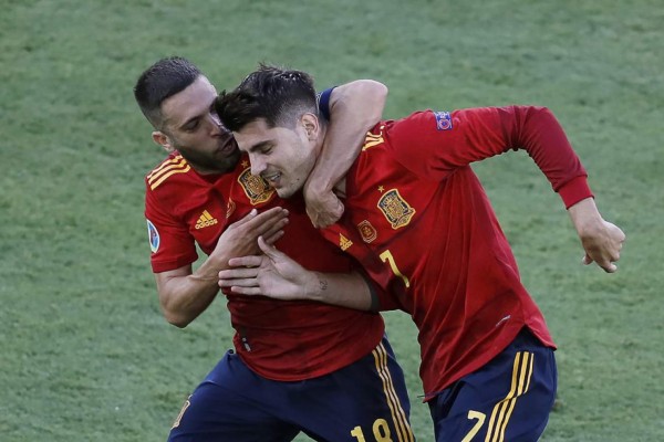 Spain's forward Alvaro Morata celebrates is goal with Spain's defender Jordi Alba (L) during the UEFA EURO 2020 Group E football match between Spain and Poland at La Cartuja Stadium in Seville, Spain, on June 19, 2021. (Photo by Jose Manuel Vidal / POOL / AFP)