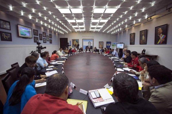 Dimite el Poder Ejecutivo de Venezuela para reorganizar Gobierno