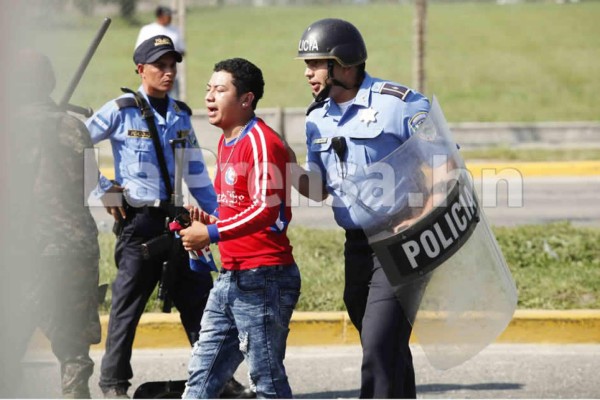 Balacera entre barras del Real España y Olimpia deja seis heridos