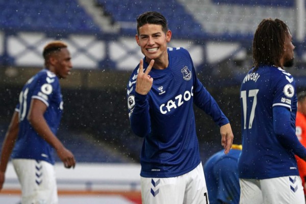 James Rodríguez se luce con doblete y mantiene al Everton en la cima de la Premier League