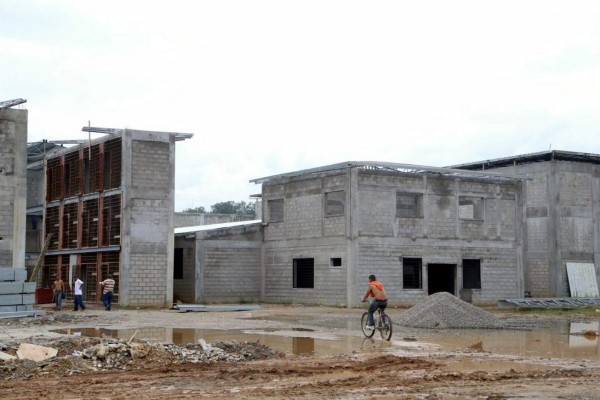 L2 millones en sueldos debe la fundación que construye penal