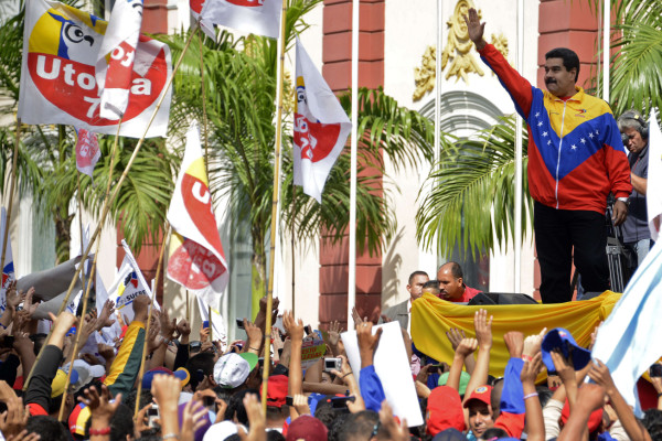'Incendiar el país” busca marcha de la oposición: Maduro