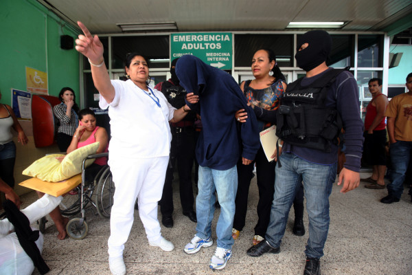 Dan de alta a menor implicado en atentado contra hija de Micheletti