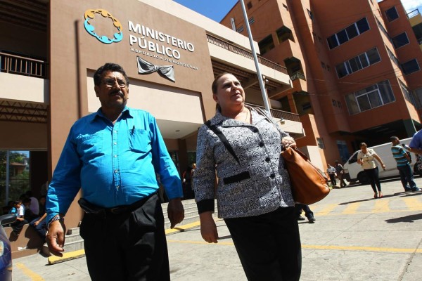 Directores de colegios comparecen ante Fiscalía