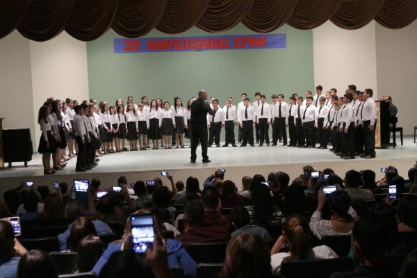 Orquesta de la Fundación Filarmónica durante el concierto en la Unah-vs.