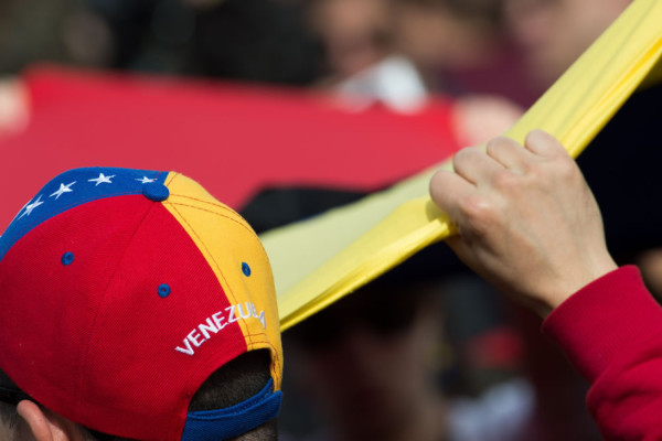 Venezolanos se manifiestan en El Vaticano, París y Madrid