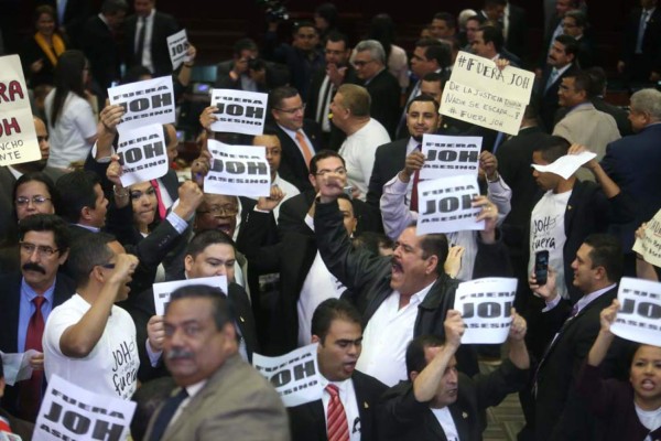 El bloque opositor de 60 diputados queda desintegrado en el Legislativo
