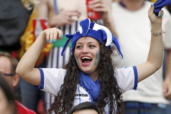 Las bellas hondureñas en el estadio Biera-Rio en Brasil
