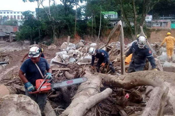 El policía que murió salvando a una familia de la avalancha en Colombia