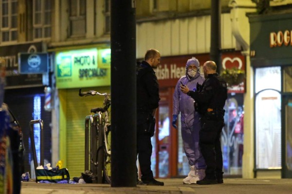 Un muerto y varios heridos deja atentado 'terrorista' en Londres