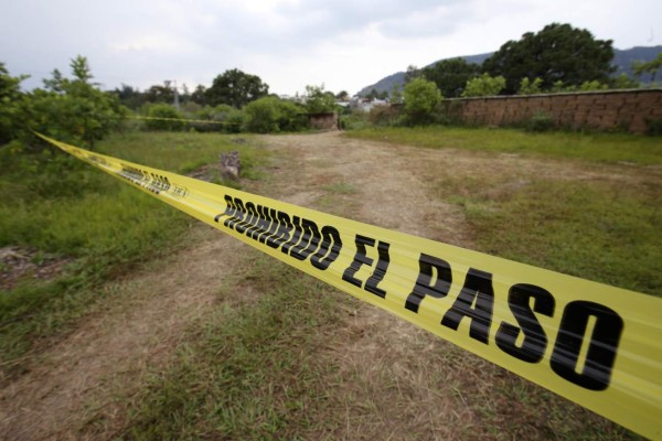 View of a cordoned-off area where a mass grave with at least 138 bags with human remains was found, in 'La Primavera' community, Zapopan, Jalisco state, Mexico, on September 18, 2019. - Mexican forensics experts have found at least 29 bodies stuffed in plastic bags that were dumped in the bottom of a well outside the western city of Guadalajara, officials said Tuesday. (Photo by Ulises Ruiz / AFP)