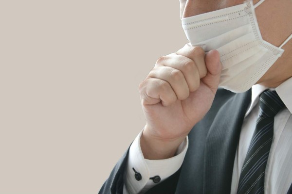 Joven enfermo detenido por portar una máscara médica en Austria&nbsp;&nbsp;