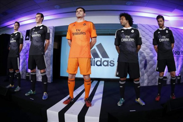 Real Madrid presenta su nueva camiseta: negra y con un dragón&nbsp;&nbsp;