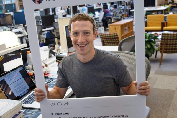 Acusan de 'reptiliano' al fundador de Facebook Mark Zuckerberg