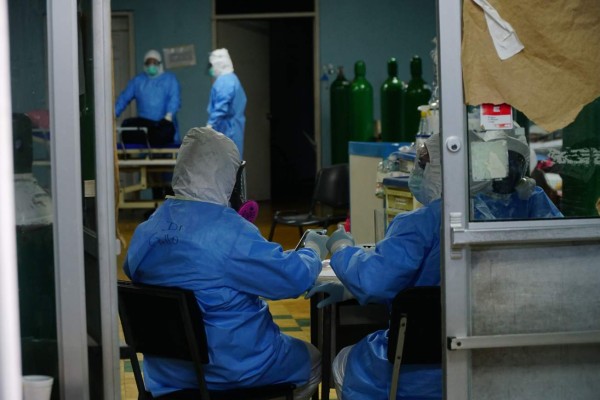 El hospital Leonardo paga salarios, pero aún no recibe fondos