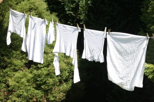 La ropa blanca se debe lavar a mano