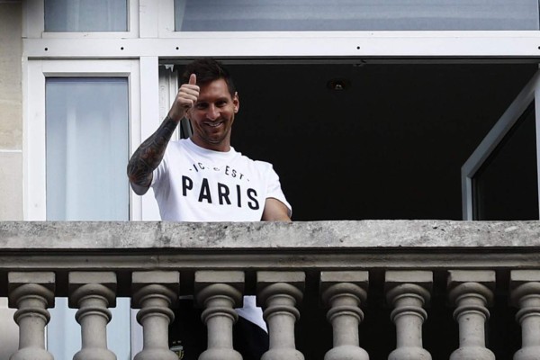 Video: Messi se comienza a ganar a los fans del PSG tras tremendo gesto