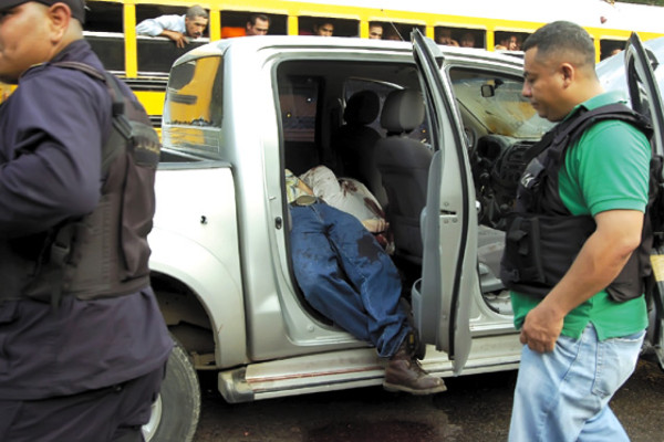 Matan a comerciante y sus guardaespaldas en Petoa