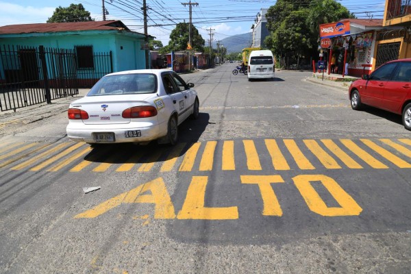 Buscan prevenir accidentes vehiculares en el barrio Medina